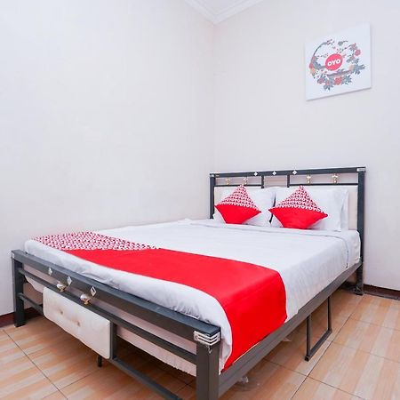 Collection O 1112 Comfitel Siwalankerto Aa4 Hotel Surabaya Kültér fotó