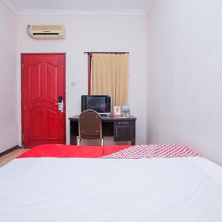 Collection O 1112 Comfitel Siwalankerto Aa4 Hotel Surabaya Kültér fotó