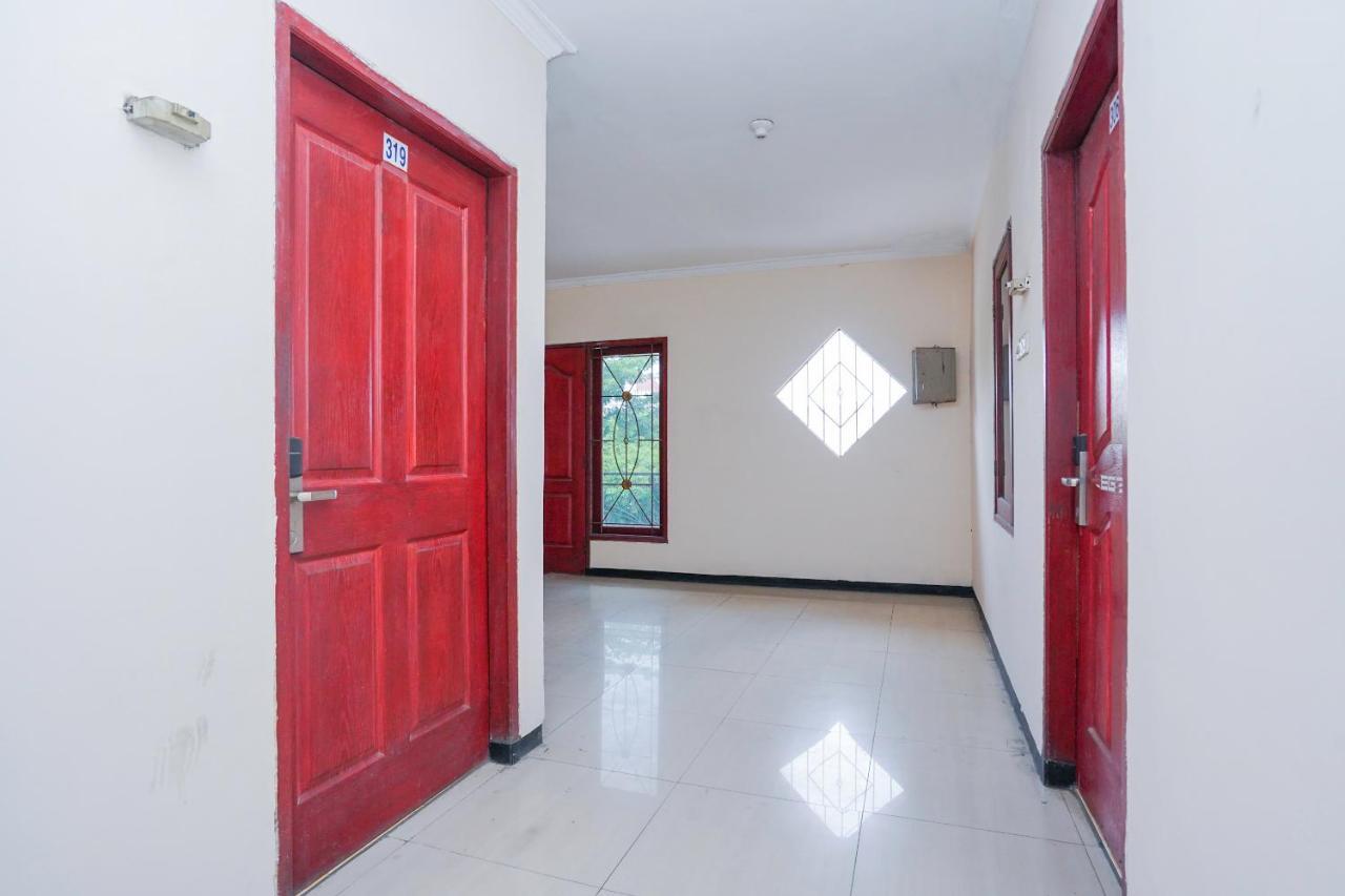 Collection O 1112 Comfitel Siwalankerto Aa4 Hotel Surabaya Kültér fotó