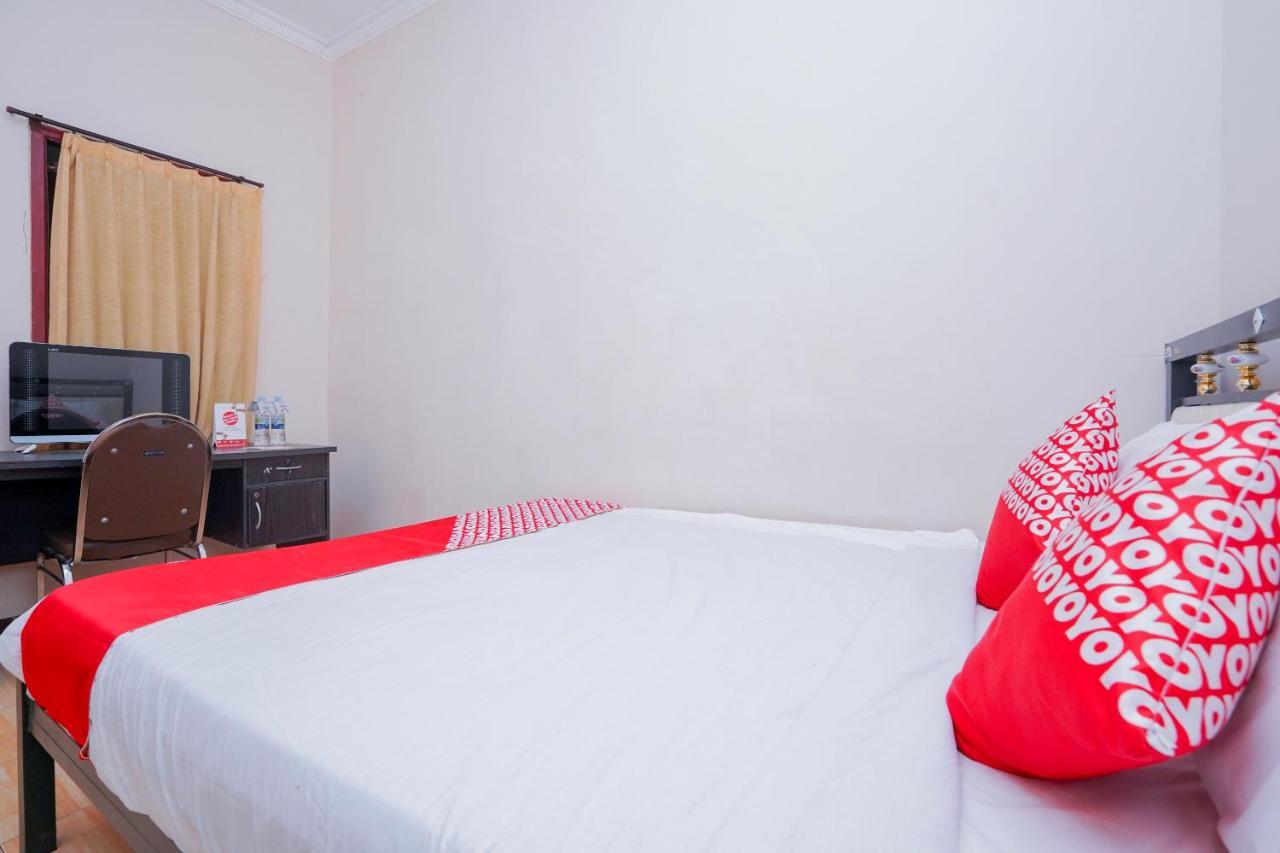 Collection O 1112 Comfitel Siwalankerto Aa4 Hotel Surabaya Kültér fotó