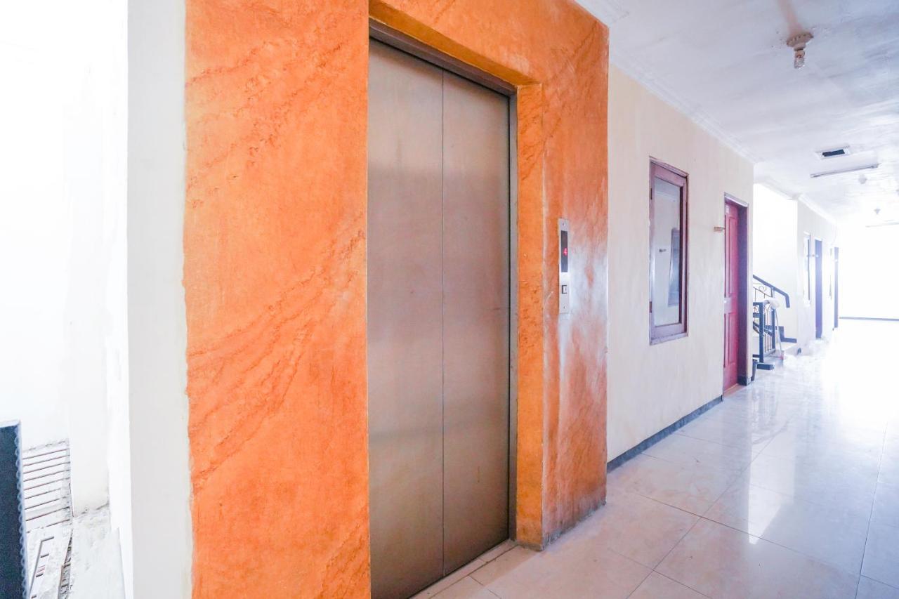 Collection O 1112 Comfitel Siwalankerto Aa4 Hotel Surabaya Kültér fotó